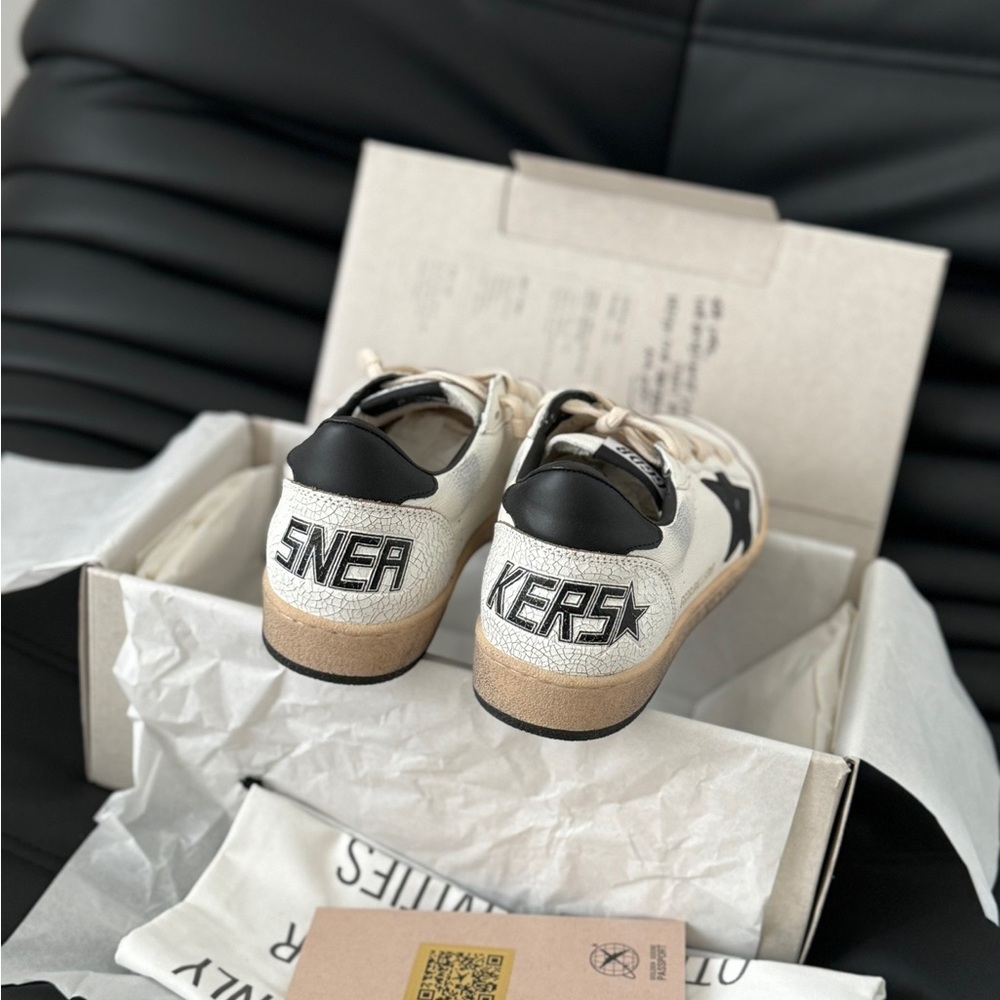 Golden Goose White Sneakers with Black Star - Picture 3 of 6